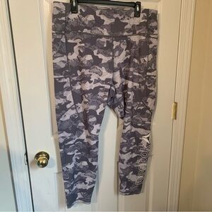 Reebok xxxl grey camo leggings with 2 pockets